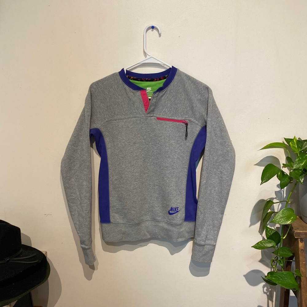 VINTAGE NIKE Retro Athletic Sweater